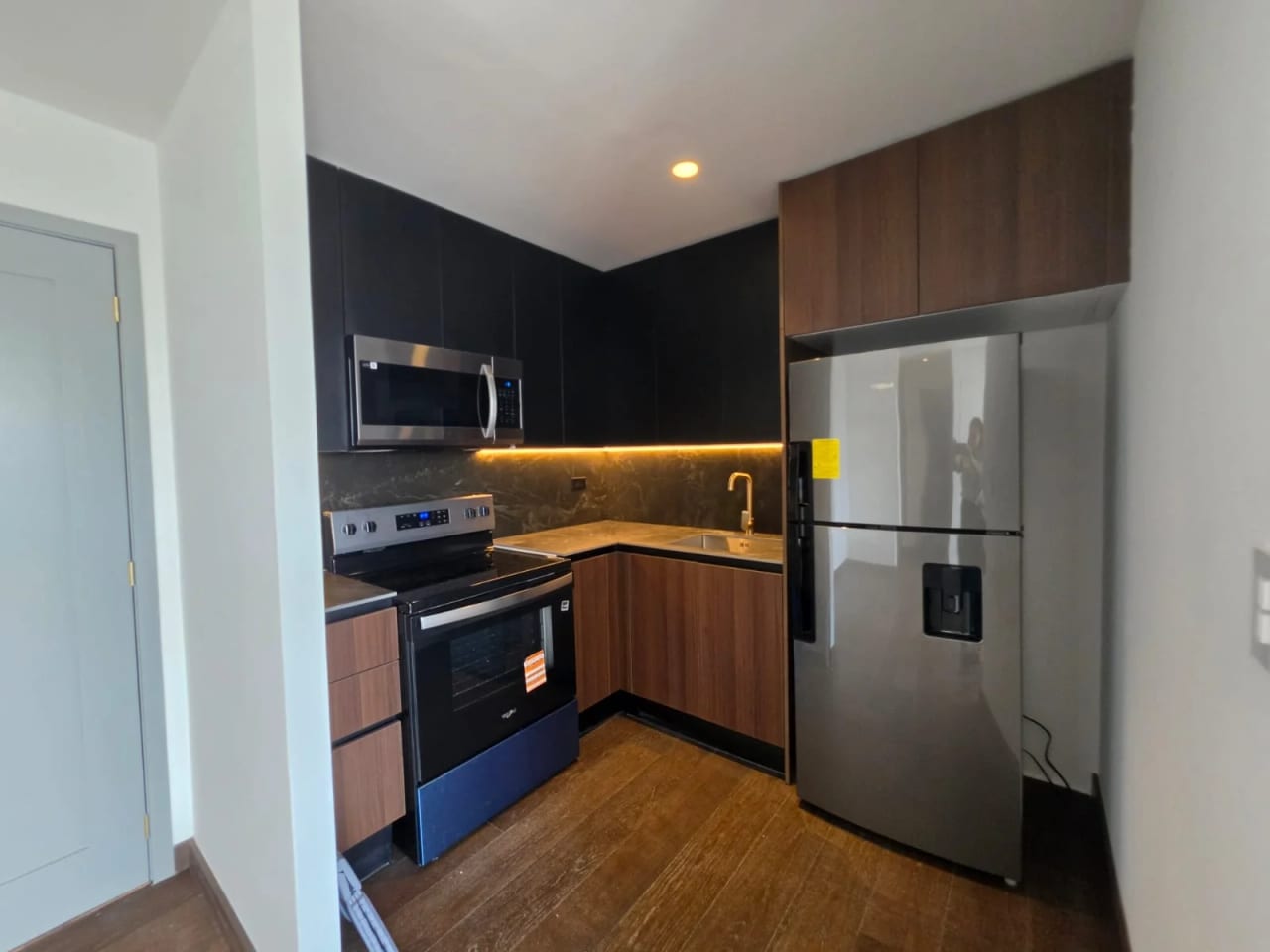Apartamento para estrenar en alquiler, Edificio Atarah, zona 10 — Apartamento en Alquiler en Atarah, Zona 10, Guatemala, Ciudad — foto 2 de 9