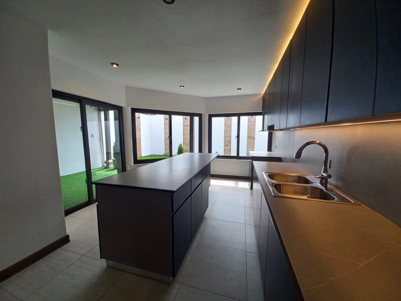 Casa con Apartamento Independiente en Venta, Residencial Los Manantiales, Km 19 Carretera a San José Pinula — Casa en Venta en San José Pinula, Guatemala, Ciudad — foto 2 de 14
