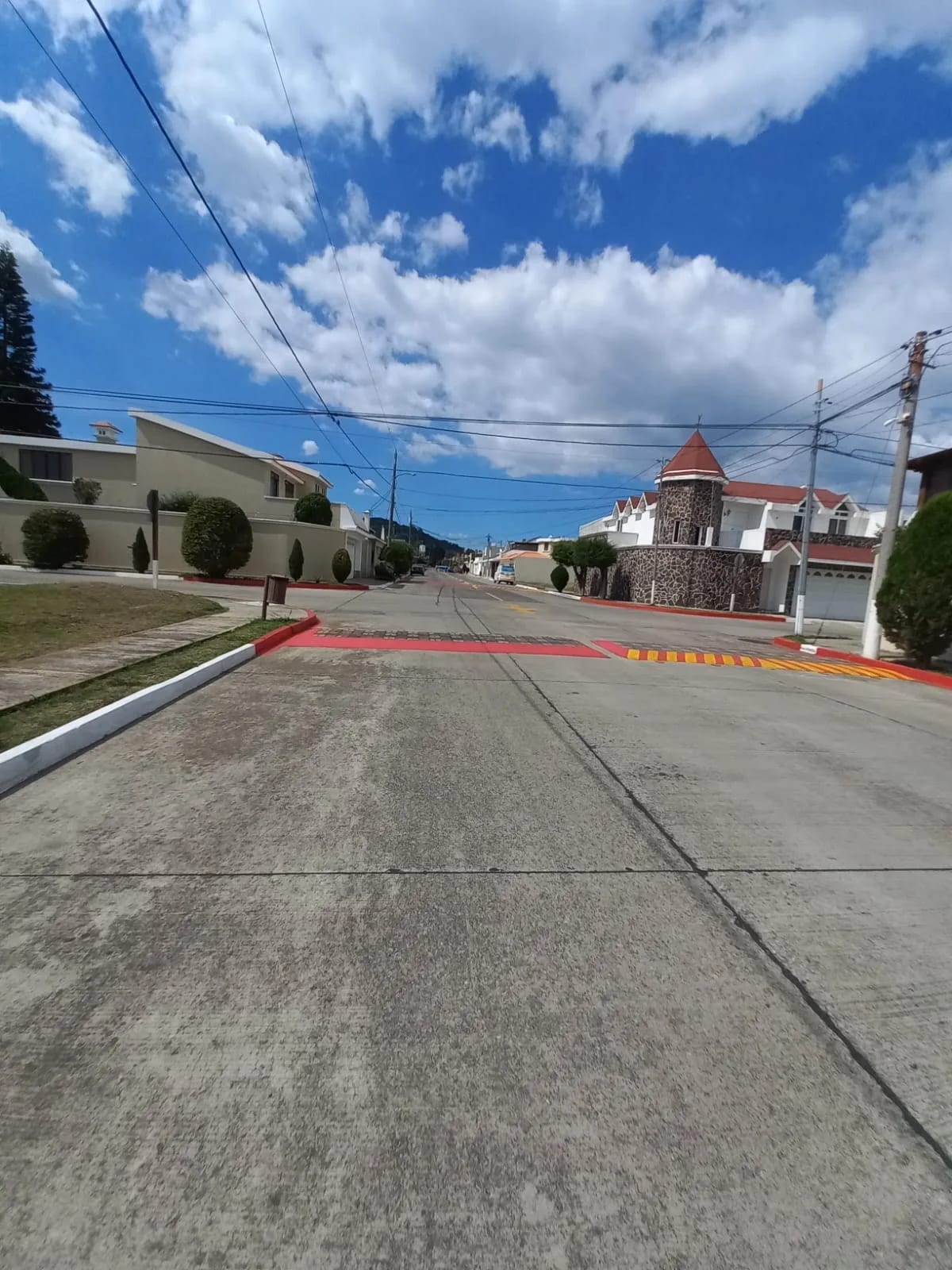 Casa en venta, Residencial Los Manantiales, Km. 19.3 Carretera a El Salvador, cruce a San José Pinula — Casa en Venta en Los Manantiales, Carretera a El Salvador, Guatemala, Ciudad — foto 3 de 8
