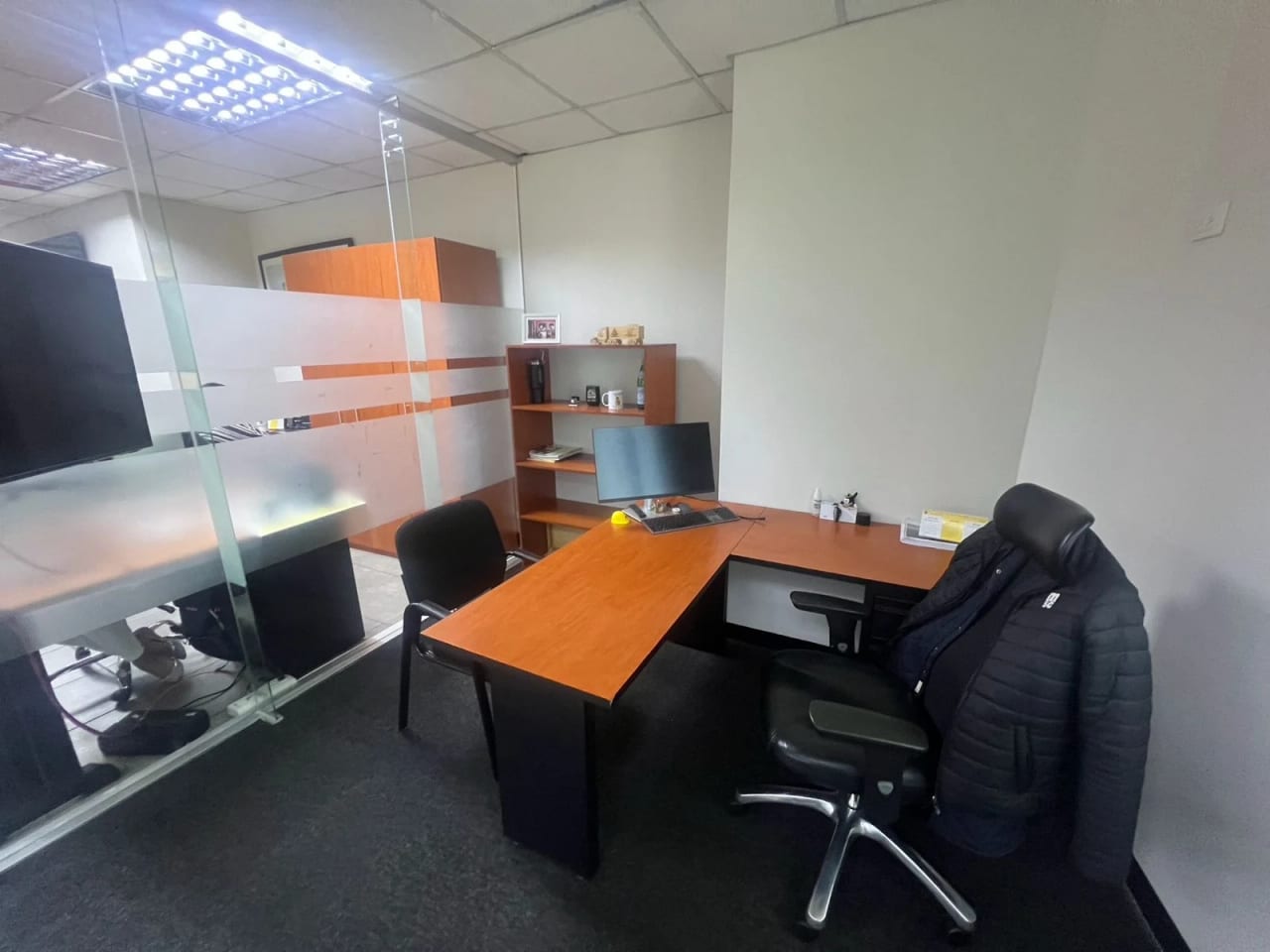 Oficina en venta, Edificio Dubai Center, zona 10 — Oficina en Venta en Dubai Center, Zona 10, Guatemala, Ciudad — foto 4 de 9