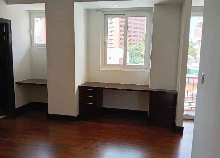 Apartamento en alquiler, Edificio Quinta Avenida, zona 14 — Apartamento en Alquiler en Quinta Avenida, Zona 14, Guatemala, Ciudad — foto 1 de 8