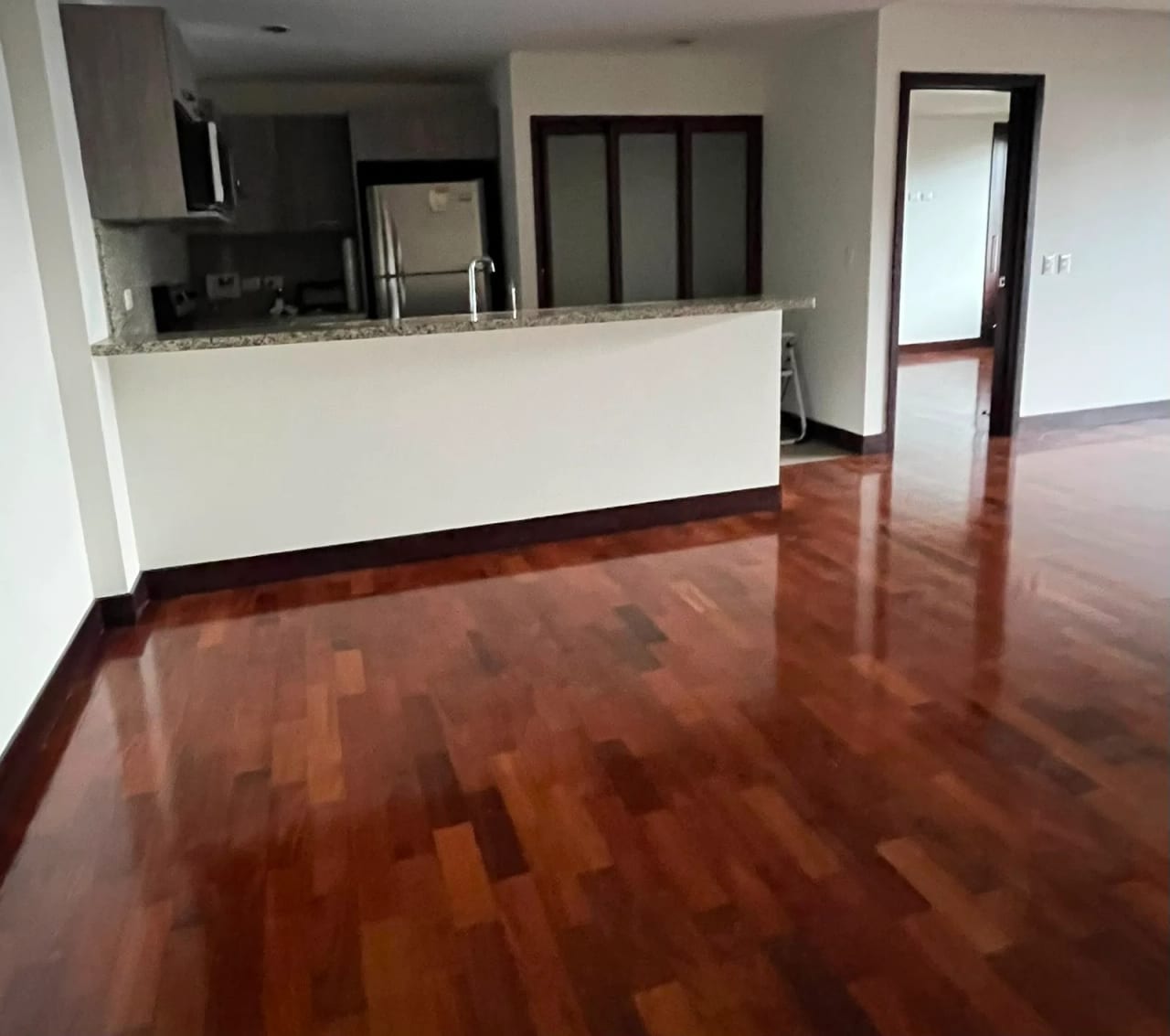Apartamento en alquiler, Edificio Santa Sofia, zona 10 — Apartamento en Alquiler en Santa Sofía, Zona 10, Guatemala, Ciudad — foto 3 de 11