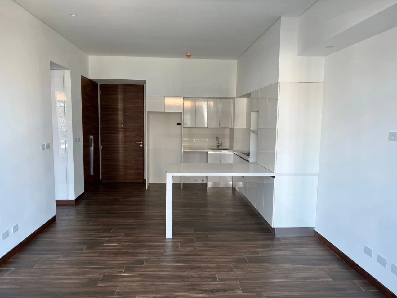 Apartamento en Alquiler – Edificio Avia, Zona 10 — Apartamento en Alquiler en Avia, Zona 10, Guatemala, Ciudad — foto 2 de 15