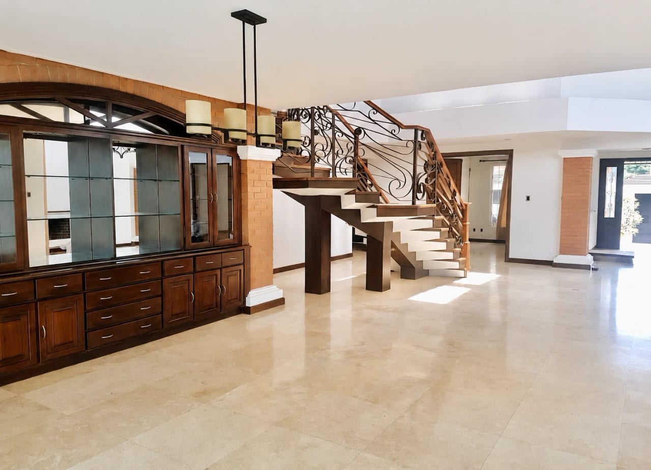 Casa en Venta – La Montaña, Zona 16 — Casa en Venta en La Montaña, Zona 16, Guatemala, Ciudad — foto 1 de 17
