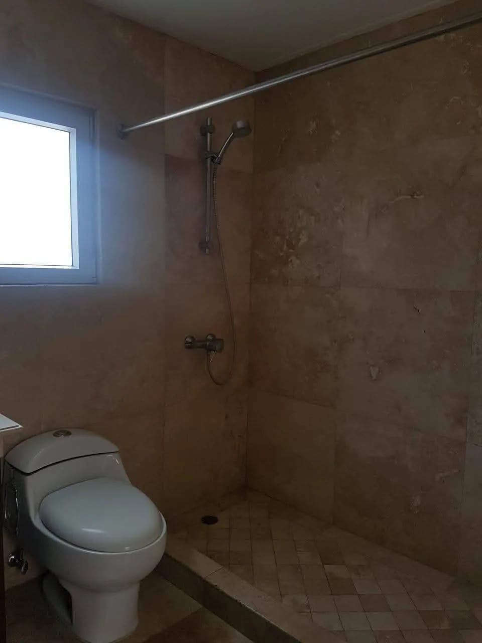 Casa en Venta – La Montaña, Zona 16 — Casa en Venta en La Montaña, Zona 16, Guatemala, Ciudad — foto 10 de 17