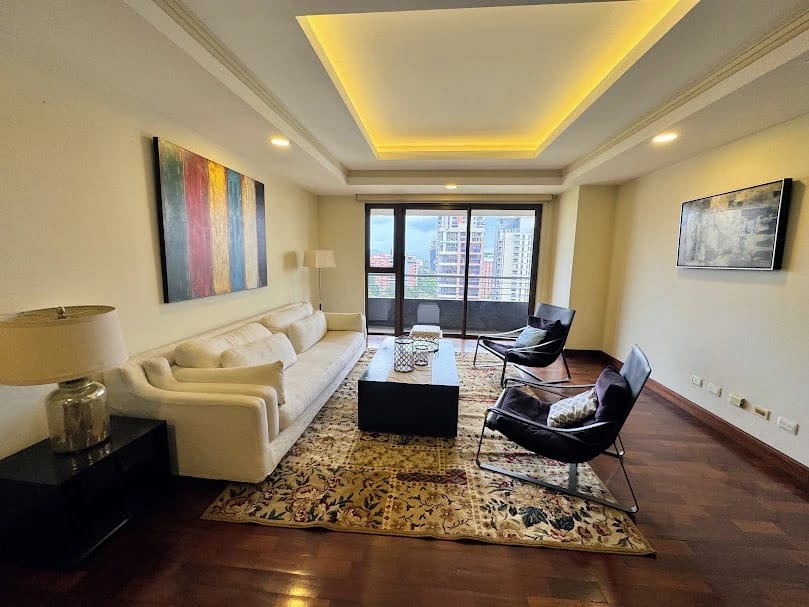 Apartamento en Alquiler – Edificio Santa María, Zona 10 — Apartamento en Alquiler en Santa María, Zona 10, Guatemala, Ciudad — foto 1 de 15