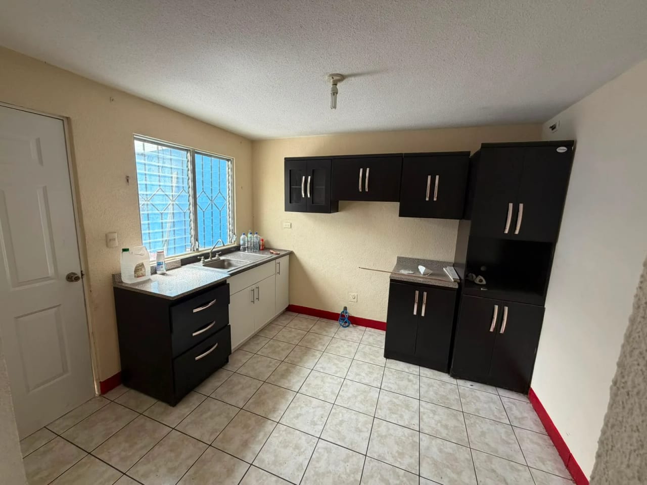 Casa en Venta | Jardines de la Mansión 2, Zona 13, San Miguel Petapa — Casa en Venta en San Miguel Petapa, Guatemala, Ciudad — foto 3 de 11