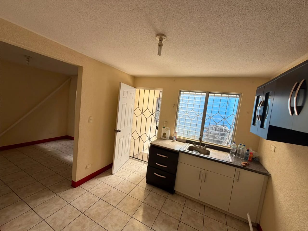 Casa en Venta | Jardines de la Mansión 2, Zona 13, San Miguel Petapa — Casa en Venta en San Miguel Petapa, Guatemala, Ciudad — foto 2 de 11