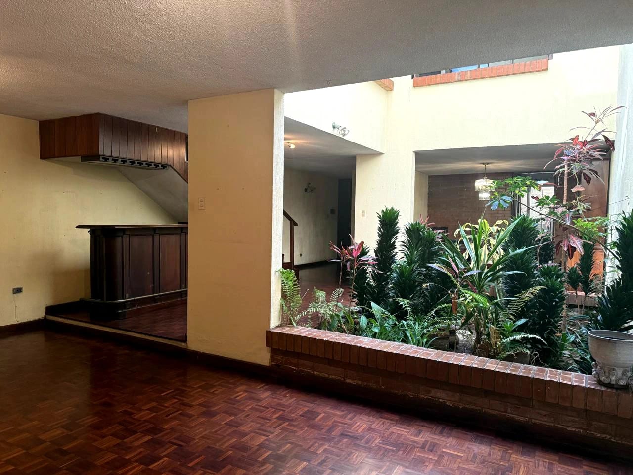 Casa en Alquiler | Zona Pradera, Zona 10 — Casa en Alquiler en Zona Pradera, Zona 10, Guatemala, Ciudad — foto 1 de 17