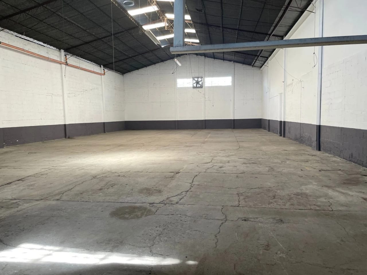 Bodega en alquiler, Cotió, zona 2 de Mixco — Bodega / Ofibodega en Alquiler en Zona 2 Mixco, Guatemala, Ciudad — foto 1 de 4