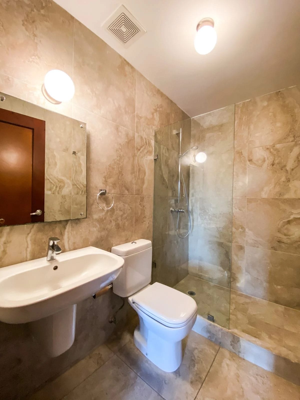 Apartamento en alquiler, Edificio Casa Alhambra, zona 15, VH1 — Apartamento en Alquiler en Casa Alhambra, Zona 15, Guatemala, Ciudad — foto 4 de 7