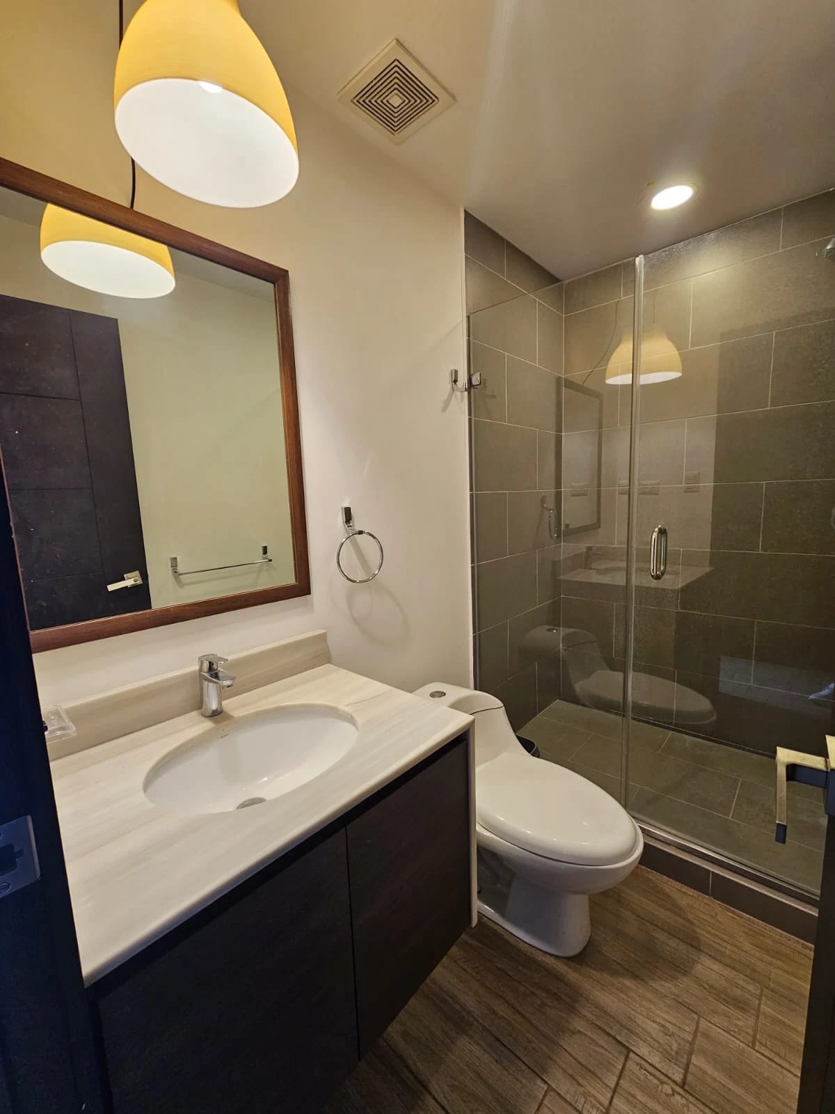 Apartamento Amueblado en Alquiler, Edificio Ferrara, zona 10 — Apartamento en Alquiler en Ferrara 10, Zona 10, Guatemala, Ciudad — foto 10 de 11