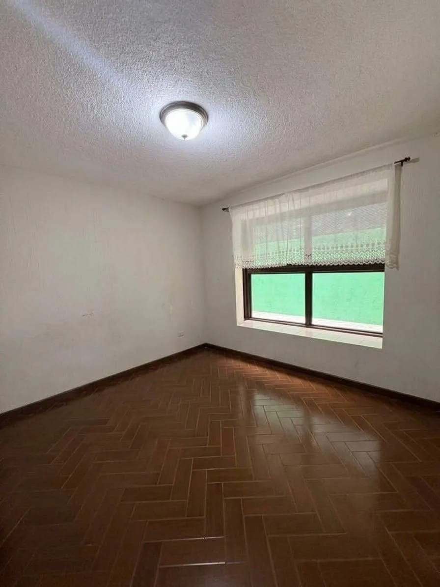 Elegante Casa en alquiler, Oakland, zona 10 — Casa en Alquiler en Zona 10, Guatemala, Ciudad — foto 12 de 15