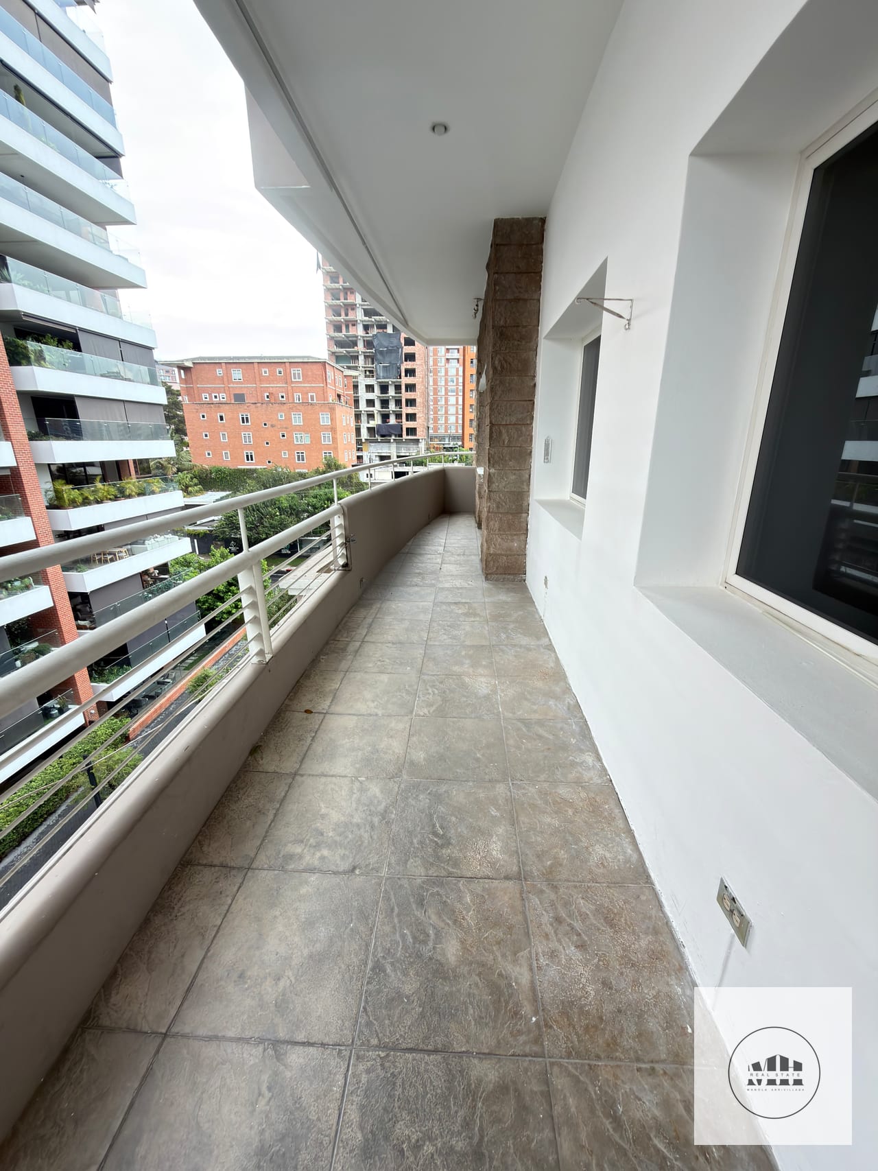 Bellisimo y amplio apartamento zona 14 — Apartamento en Venta en Terranova, Zona 14, Guatemala, Ciudad — foto 1 de 17