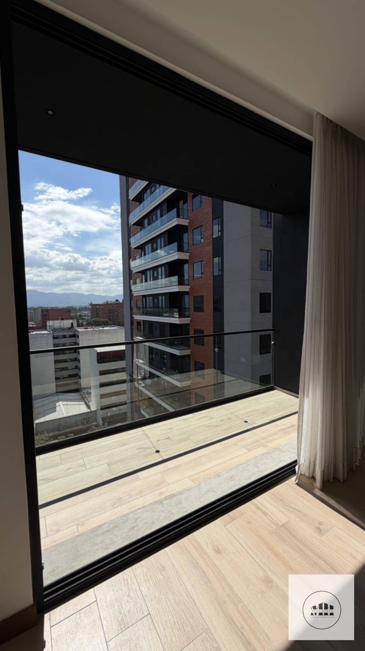 Bellísimo y moderno apartamento en zona 10 — Apartamento en Alquiler en Zona 10, Guatemala, Ciudad — foto 1 de 17