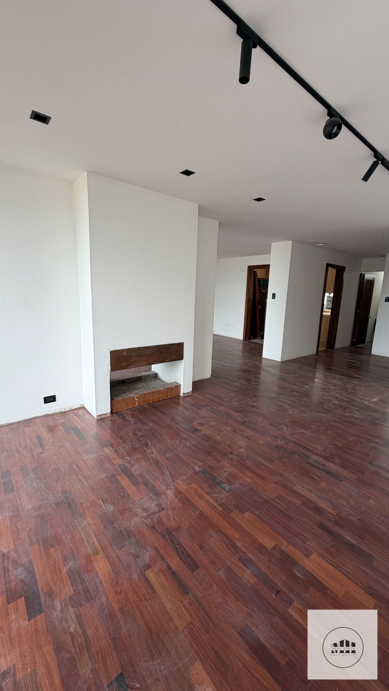 Bellisima casa remodelada zona 10 — Casa en Alquiler en Zona 10, Guatemala, Ciudad — foto 3 de 14