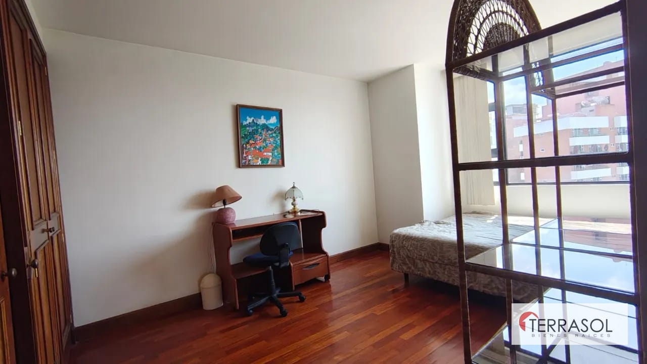 Apartamento Amueblado en Santa Clara zona 10 — Apartamento en Alquiler en Altos de Santa Clara, Zona 10, Guatemala, Ciudad — foto 7 de 13