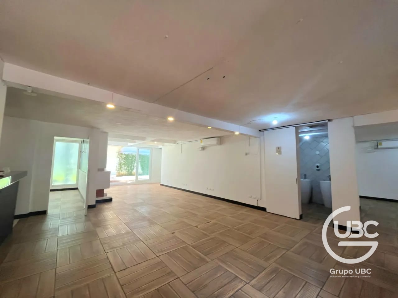 Amplia casa en renta para uso comercial en Zona 14 — Casa en Alquiler en Zona 14, Guatemala, Ciudad — foto 3 de 13