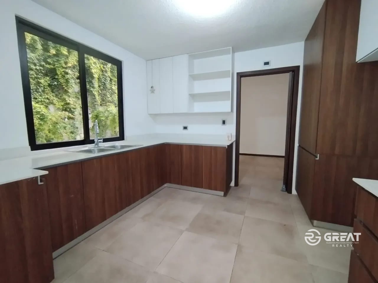 Exclusiva Casa en Zona 16 — Oportunidad Única de Inversión — Casa en Venta en Home 16, Zona 16, Guatemala, Ciudad — foto 5 de 16