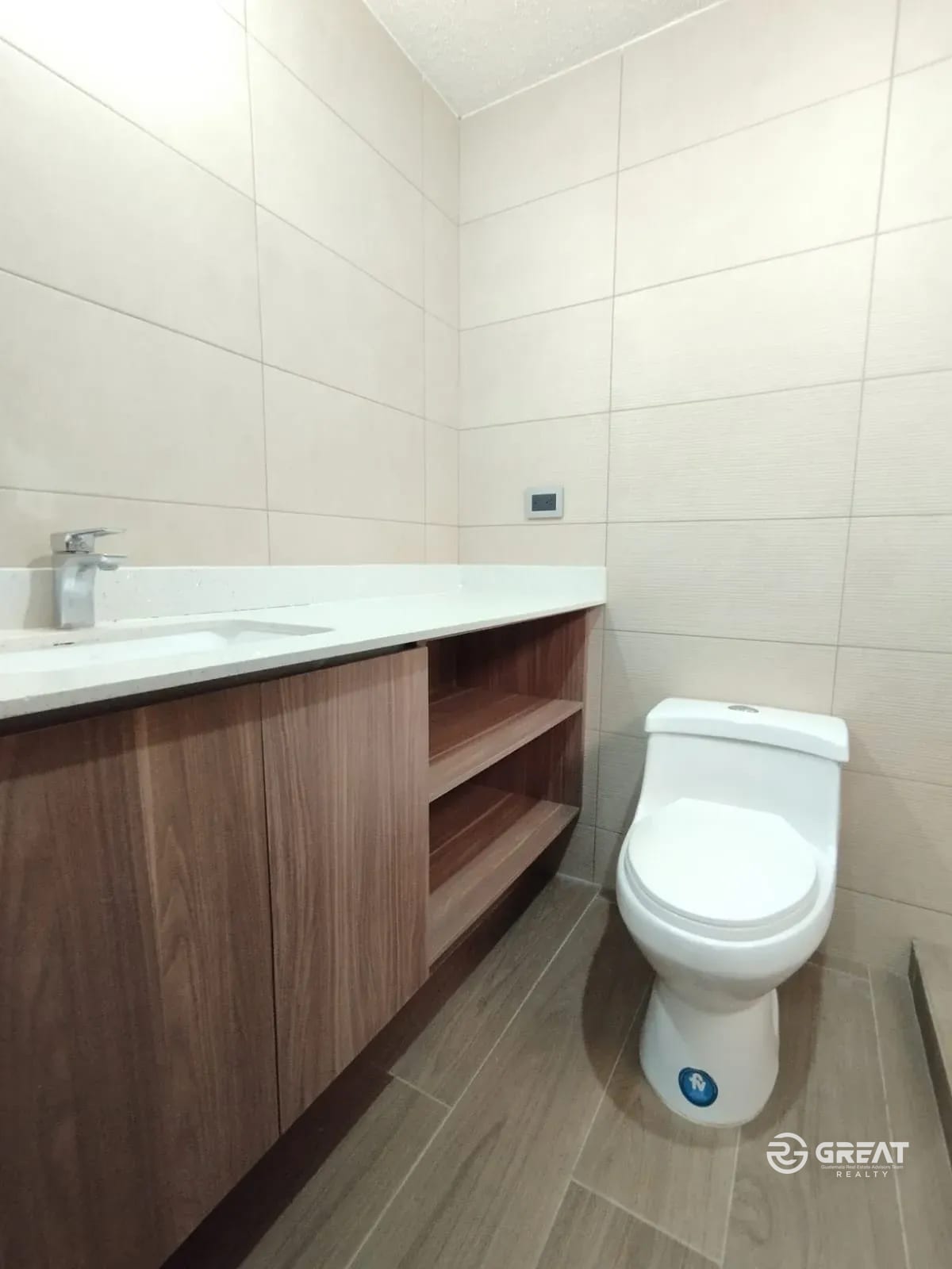 Exclusiva Casa en Zona 16 — Oportunidad Única de Inversión — Casa en Venta en Home 16, Zona 16, Guatemala, Ciudad — foto 8 de 16