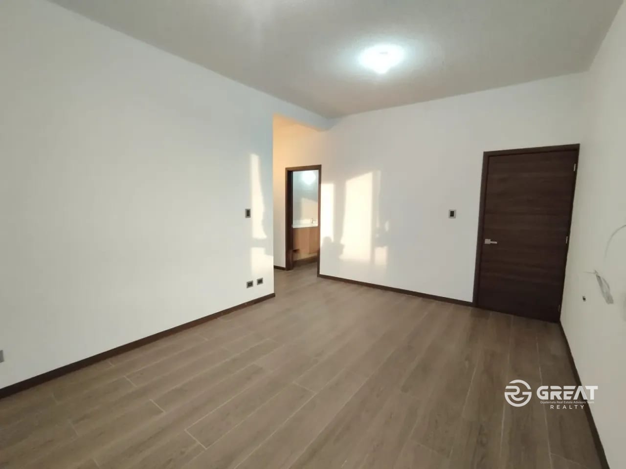 Exclusiva Casa en Zona 16 — Oportunidad Única de Inversión — Casa en Venta en Home 16, Zona 16, Guatemala, Ciudad — foto 14 de 16