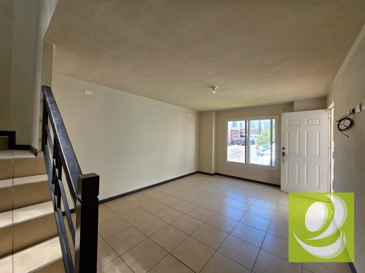 CASA EN VENTA CON AMPLIO JARDIN EN VILLA NUEVA HACIENDA DE LAS FLORES — Casa en Venta en Villa Nueva, Guatemala, Ciudad — foto 4 de 9