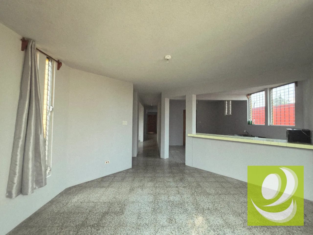 CASA GRANDE EN VENTA EN PINARES DE SAN CRISTOBAL — Casa en Venta en Pinares de San Cristobal, Zona 8 Mixco, Guatemala, Ciudad — foto 6 de 14