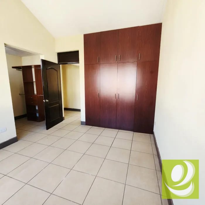 En Venta Casa en Los Olivos zona 18 — Casa en Venta en Zona 18, Guatemala, Ciudad — foto 11 de 15