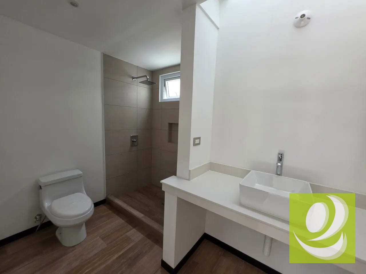 Casa de 2 Niveles en Venta – Sector B1, San Cristóbal I, Mixco, Zona 8 — Casa en Venta en Pinares de San Cristobal, Zona 8 Mixco, Guatemala, Ciudad — foto 10 de 11