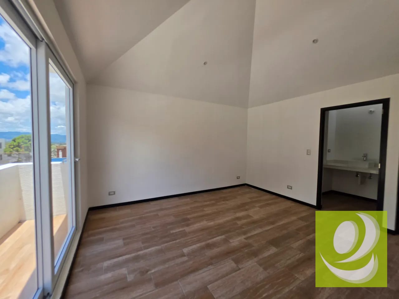 Casa de 2 Niveles en Venta – Sector B1, San Cristóbal I, Mixco, Zona 8 — Casa en Venta en Pinares de San Cristobal, Zona 8 Mixco, Guatemala, Ciudad — foto 11 de 11
