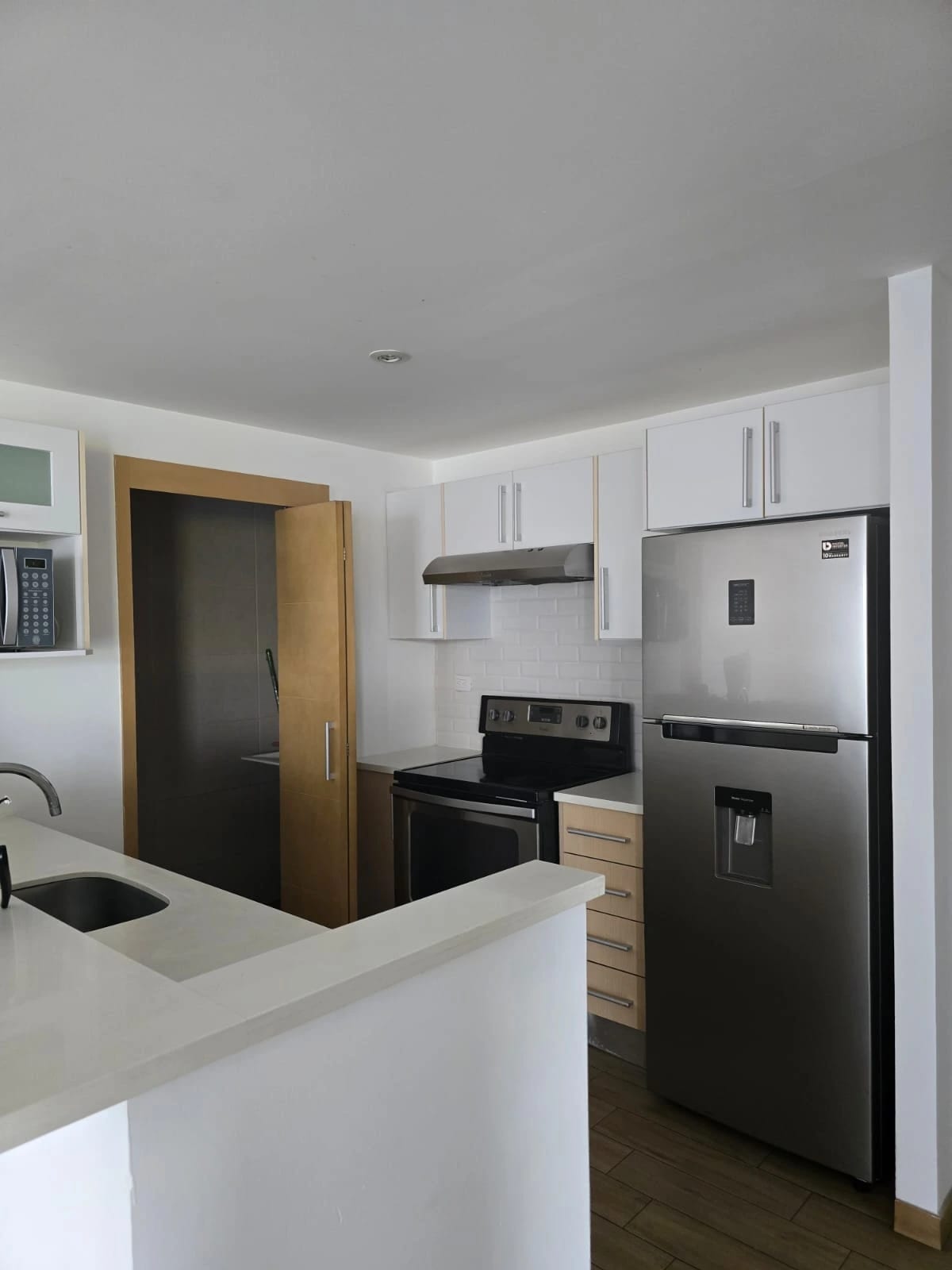 Apartamento en Renta en CITYHAUS — Apartamento en Alquiler en City Haus, Zona 10, Guatemala, Ciudad — foto 2 de 9