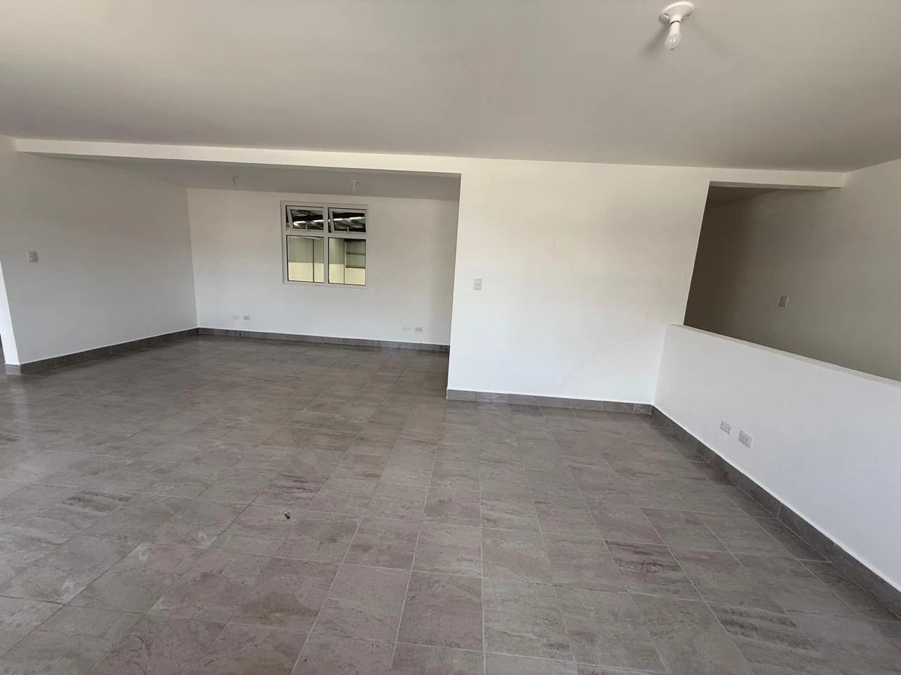 La bodega que tu empresa necesita ya esta disponible! — Bodega / Ofibodega en Alquiler en Zona 4 Mixco, Guatemala, Ciudad — foto 7 de 8