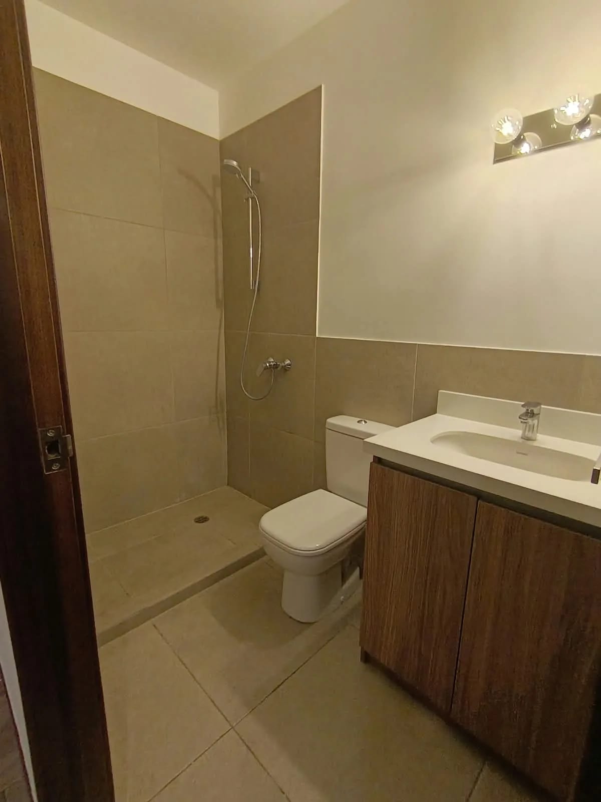 Apartamento en Renta en zona 10 — Apartamento en Alquiler en Zona 10, Guatemala, Ciudad — foto 6 de 8