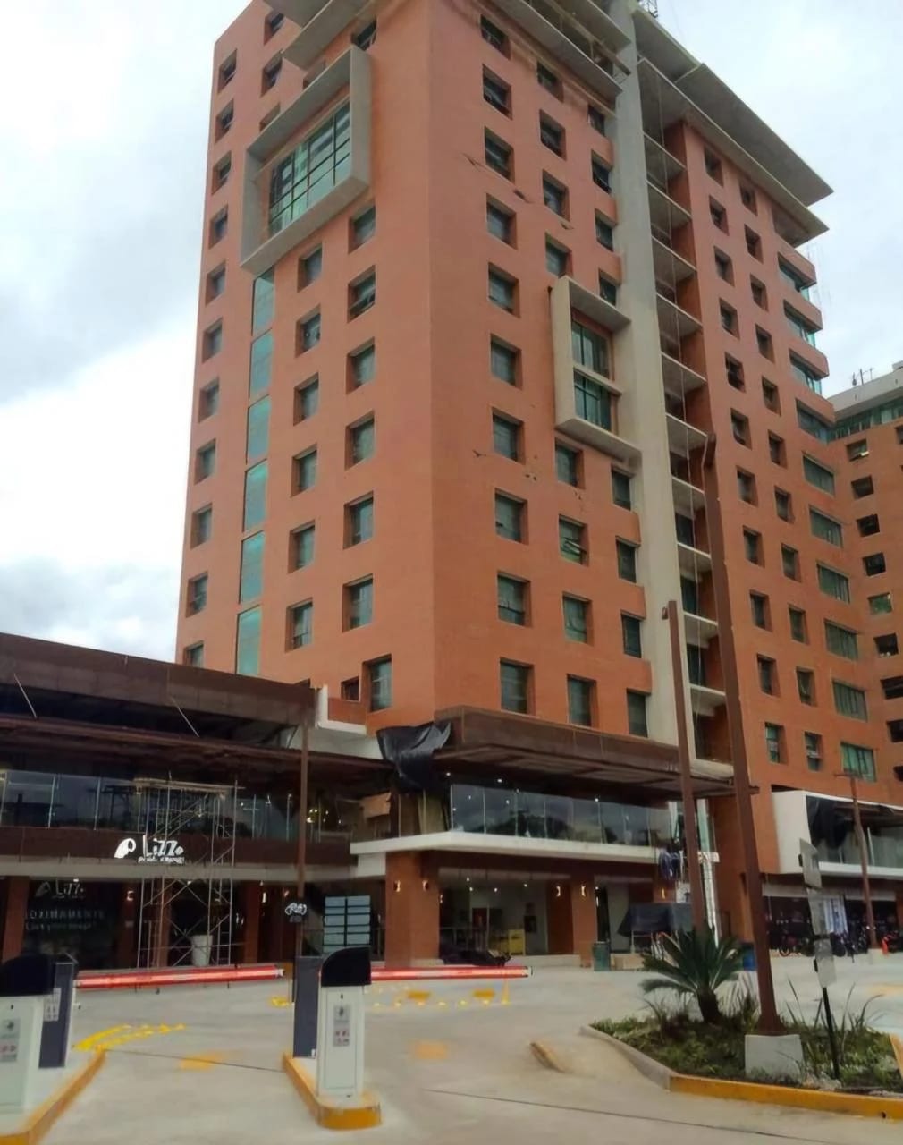 Oficina en Venta en eidficio Crece- El naranjo — Oficina en Venta en Crece, Zona 4 Mixco, Guatemala, Ciudad — foto 1 de 10