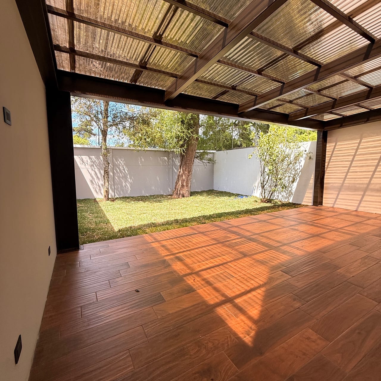 Casa nueva en venta | 3 hab | 4 parqueos | Jardin — Casa en Venta en El Tajin, Carretera a El Salvador, Guatemala, Ciudad — foto 6 de 10