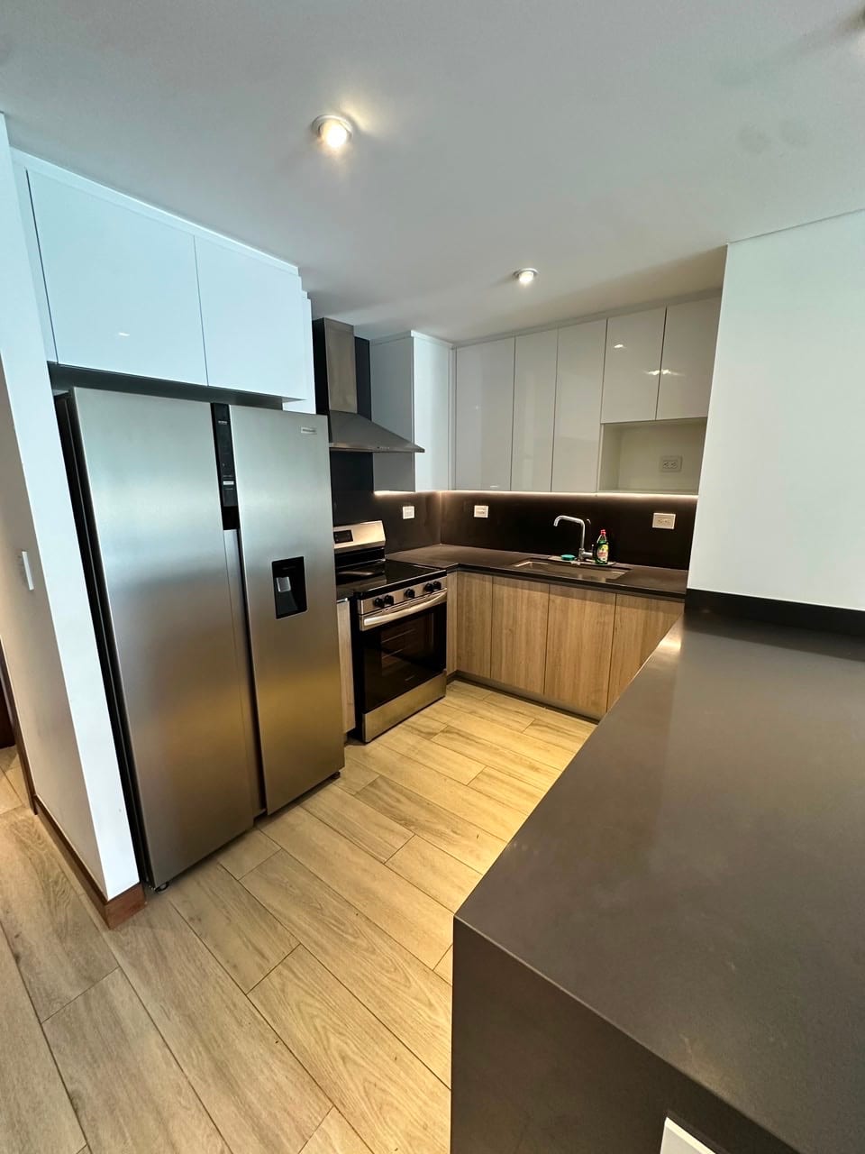 Apartamento en venta | 3 habitaciones | 2 parqueos | Reserva Diez, zona 10 — Apartamento en Venta en Reserva Diez, Zona 10, Guatemala, Ciudad — foto 2 de 7
