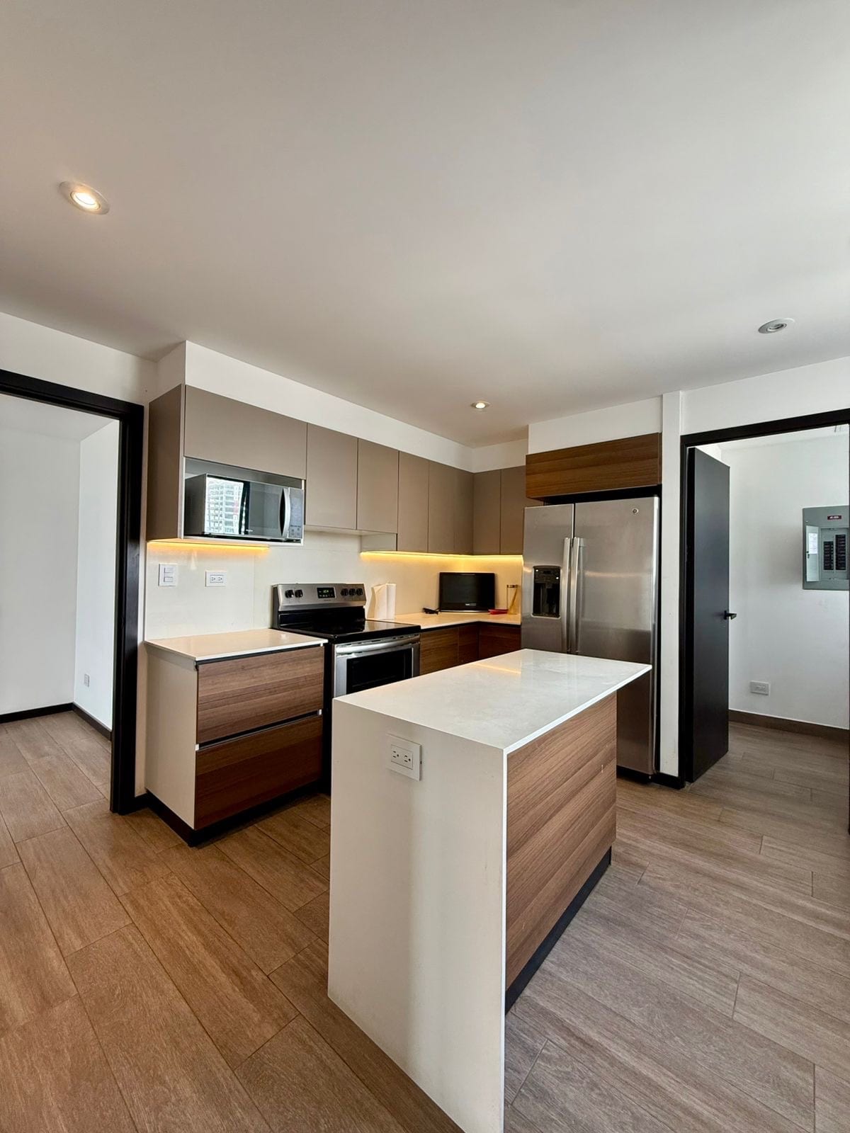 Apartamento en venta | 151 mts2 | 3 habitaciones | 2.5 baños | Dorm. Servicio — Apartamento en Venta en IQ10, Zona 10, Guatemala, Ciudad — foto 2 de 8