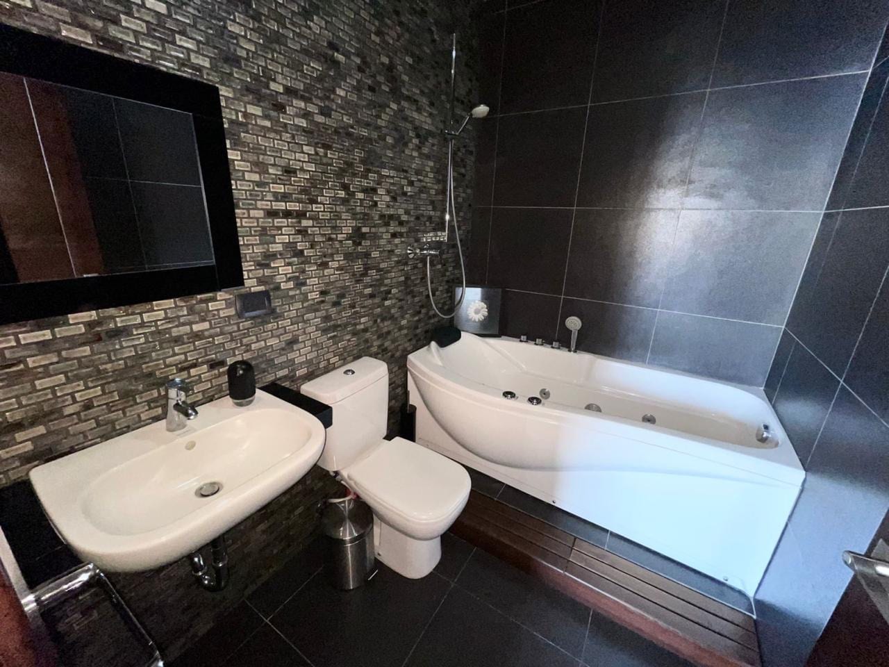 Apartamento en venta | 300 mts2 | 3 habitaciones | 2.5 baños | Dorm. Servicio — Apartamento en Venta en Midori, Zona 15, Guatemala, Ciudad — foto 10 de 10