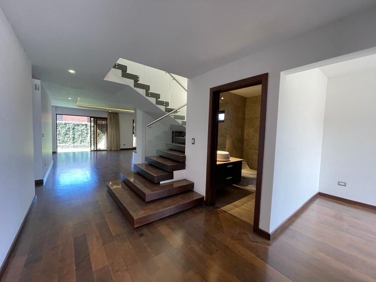 Casa en venta | Atarja Bellas luces | 3 habitaciones | jardín | Acceso por La Brecha — Casa en Venta en Bellas Luces, Santa Catarina Pinula, Guatemala, Ciudad — foto 2 de 16