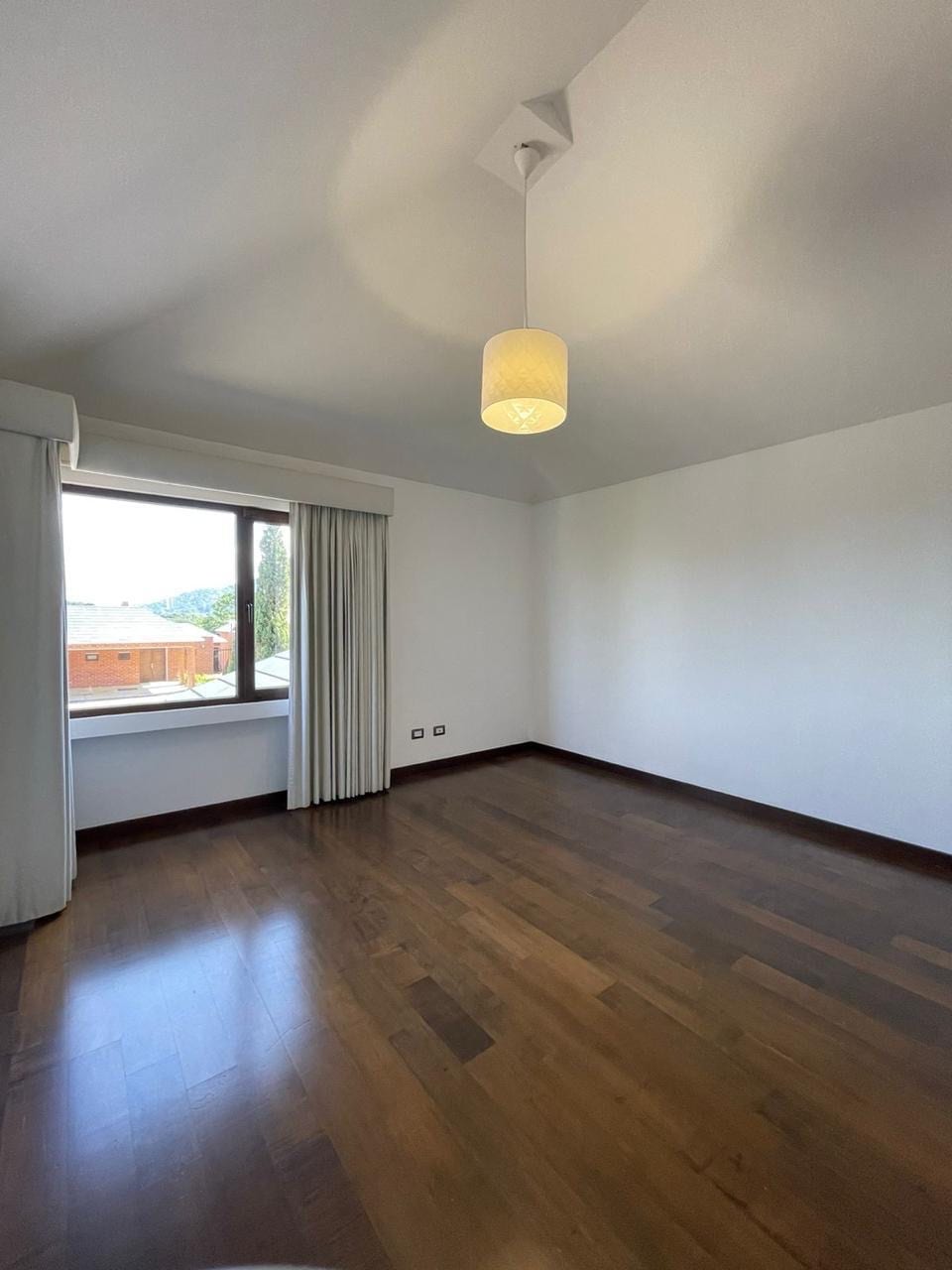 Casa en venta | Atarja Bellas luces | 3 habitaciones | jardín | Acceso por La Brecha — Casa en Venta en Bellas Luces, Santa Catarina Pinula, Guatemala, Ciudad — foto 9 de 16