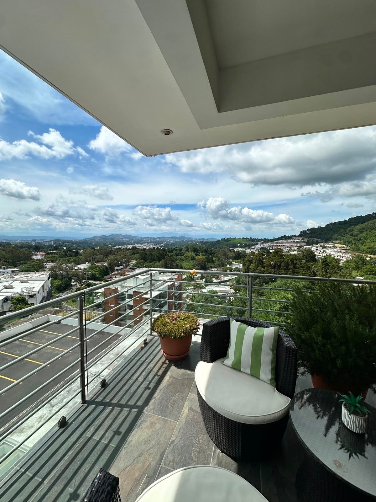 Apartamento en venta | 3 habitaciones | 2 baños | 2 parqueos | Nueva Caledonia, zona 16 — Apartamento en Venta en Nueva Caledonia, Zona 16, Guatemala, Ciudad — foto 1 de 12