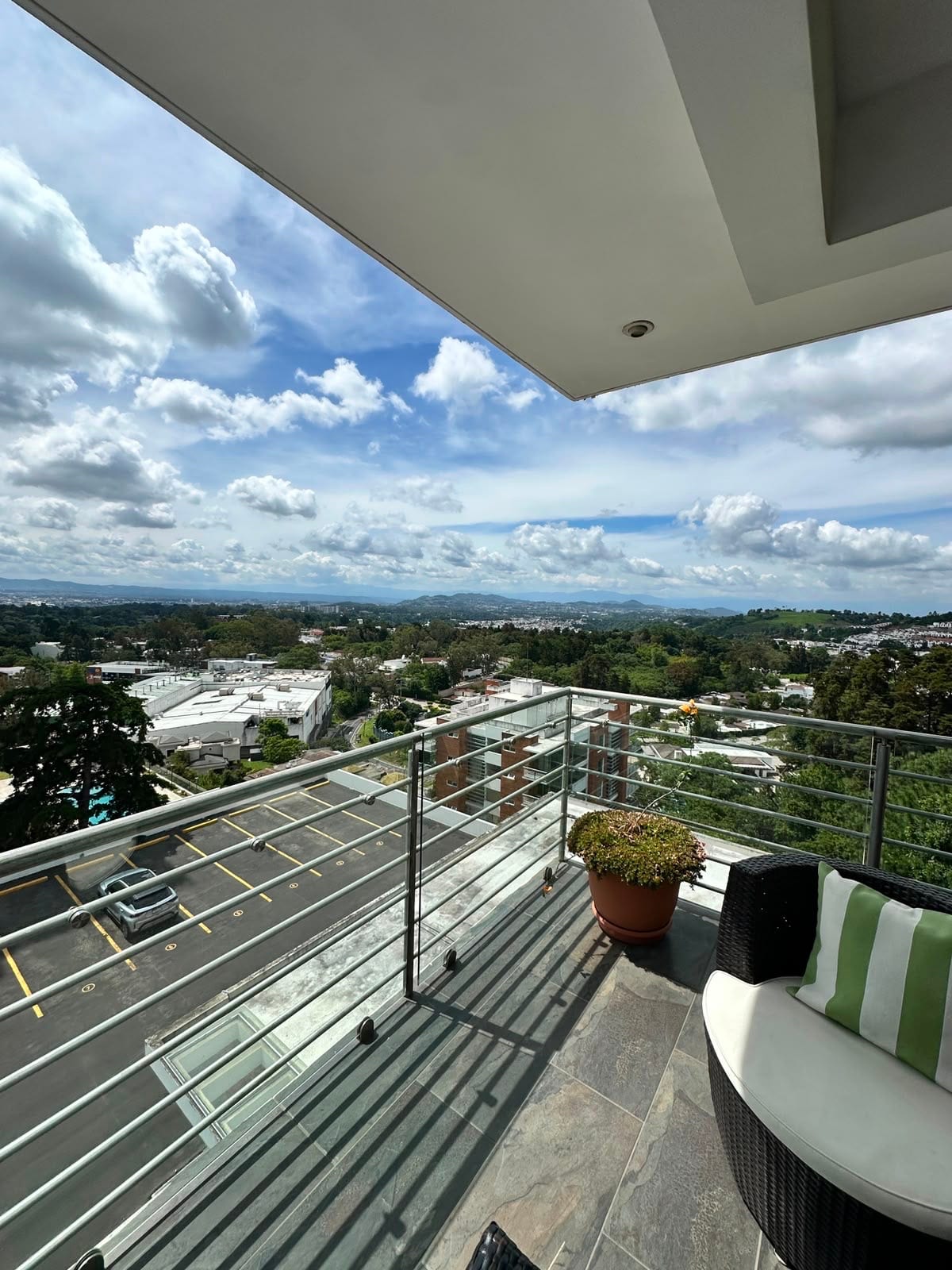 Apartamento en venta | 3 habitaciones | 2 baños | 2 parqueos | Nueva Caledonia, zona 16 — Apartamento en Venta en Nueva Caledonia, Zona 16, Guatemala, Ciudad — foto 8 de 12