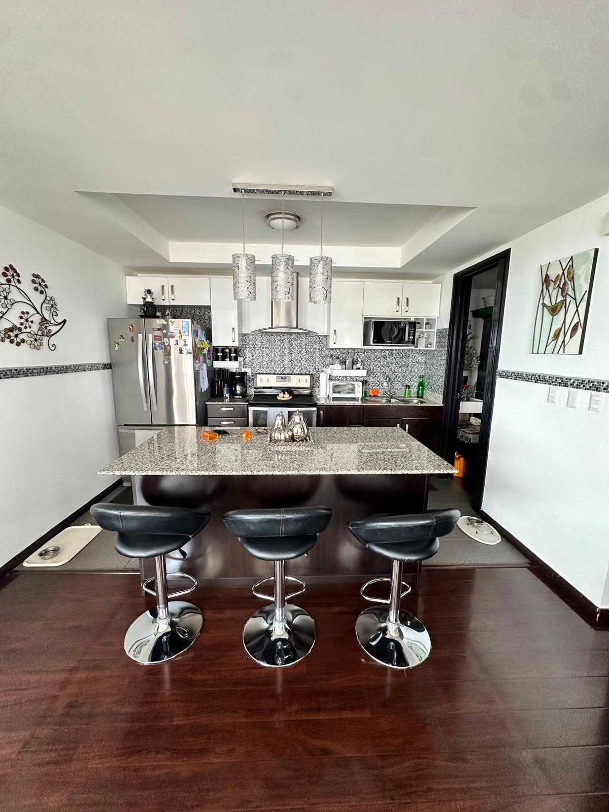 Apartamento en venta | 2 habitaciones | 2 parqueos | 2 baños | balcón | Nueva Caledonia zona 16 — Apartamento en Venta en Nueva Caledonia, Zona 16, Guatemala, Ciudad — foto 2 de 13