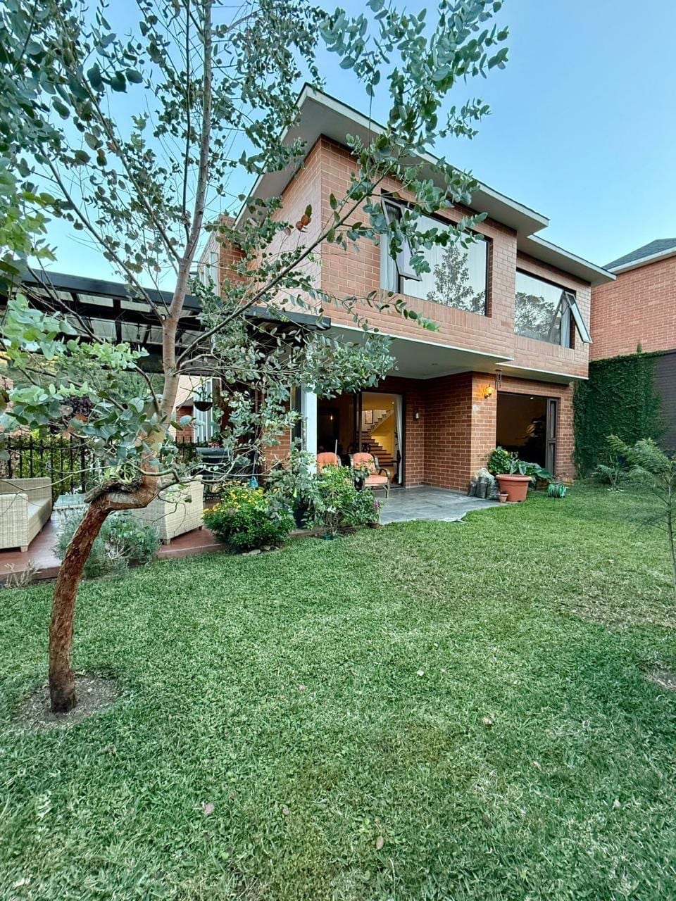 Casa en venta | 3 habitaciones | jardín con pérgola | 6 parqueos — Casa en Venta en Santa Catarina Pinula, Guatemala, Ciudad — foto 5 de 13