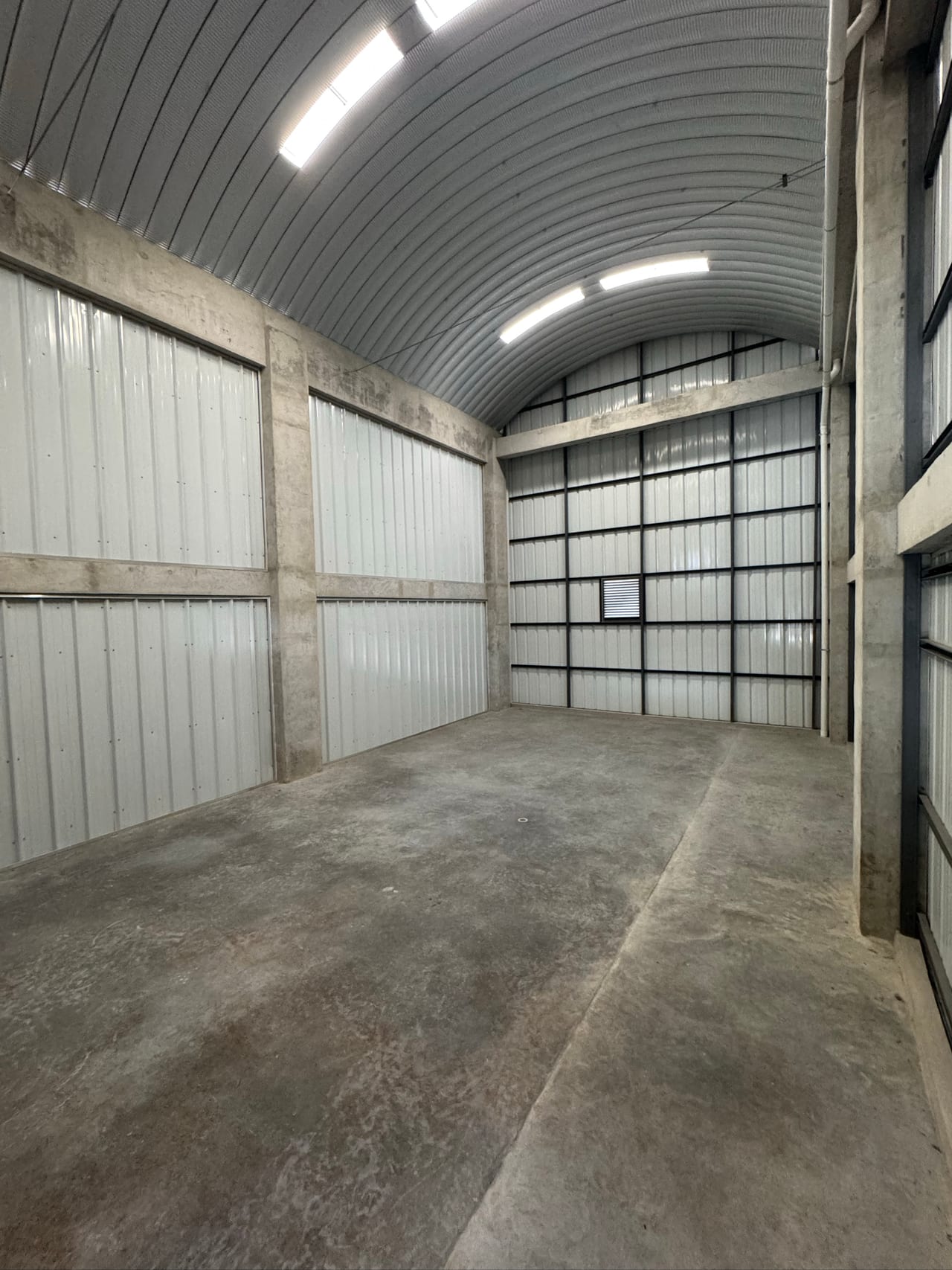 Ofibodega en renta | 182 mts2 de bodega | 78 mts2 de oficina | 5 parqueos — Bodega / Ofibodega en Alquiler en km 11-15, Carretera a El Salvador, Guatemala, Ciudad — foto 2 de 8