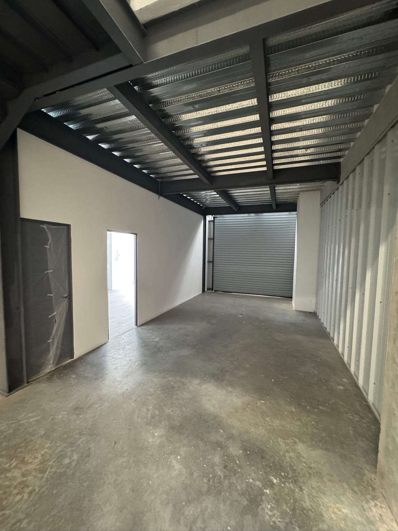 Ofibodega en renta | 182 mts2 de bodega | 78 mts2 de oficina | 5 parqueos — Bodega / Ofibodega en Alquiler en km 11-15, Carretera a El Salvador, Guatemala, Ciudad — foto 5 de 8
