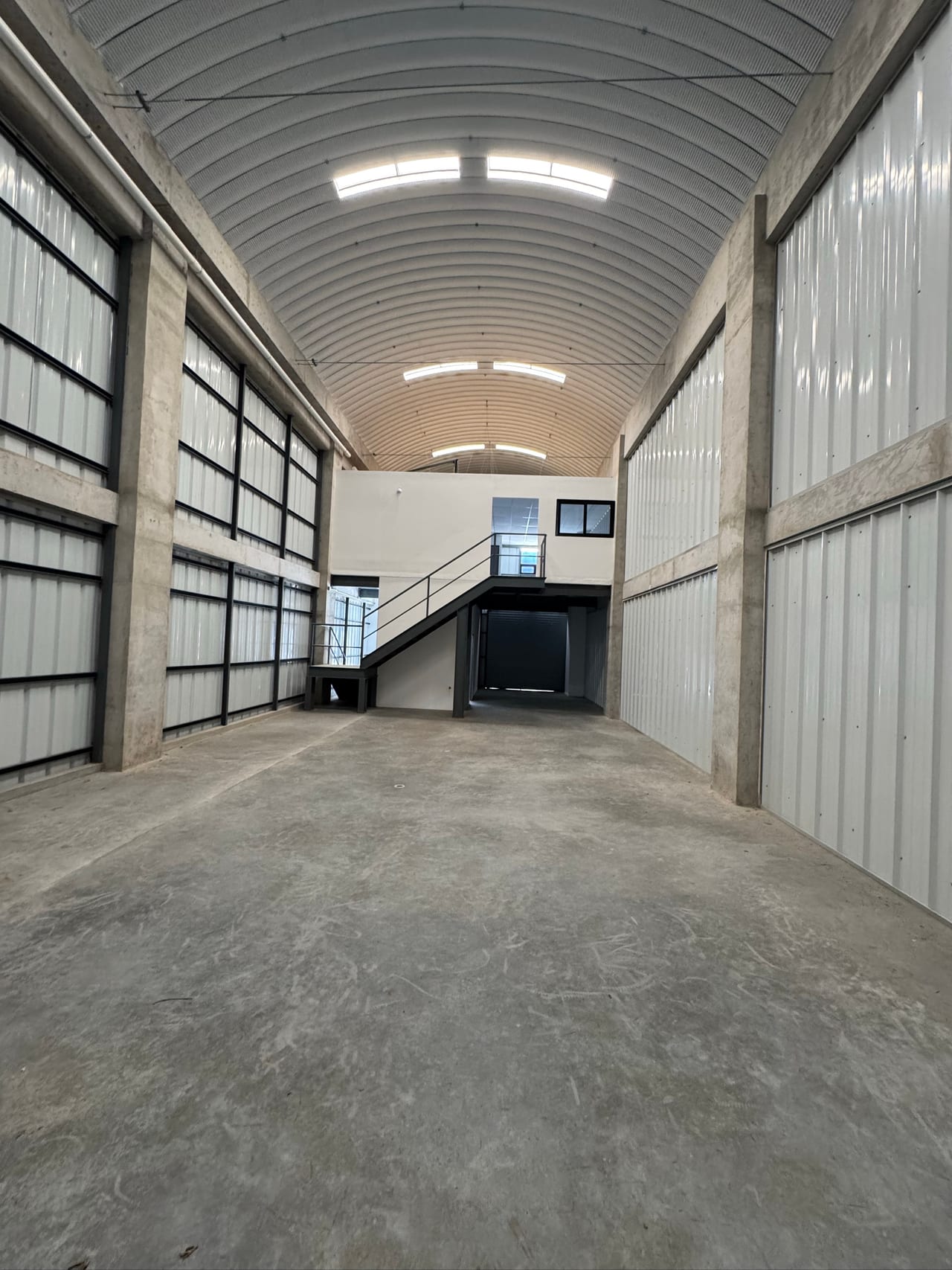 Ofibodega en renta | 182 mts2 de bodega | 78 mts2 de oficina | 5 parqueos — Bodega / Ofibodega en Alquiler en km 11-15, Carretera a El Salvador, Guatemala, Ciudad — foto 7 de 8