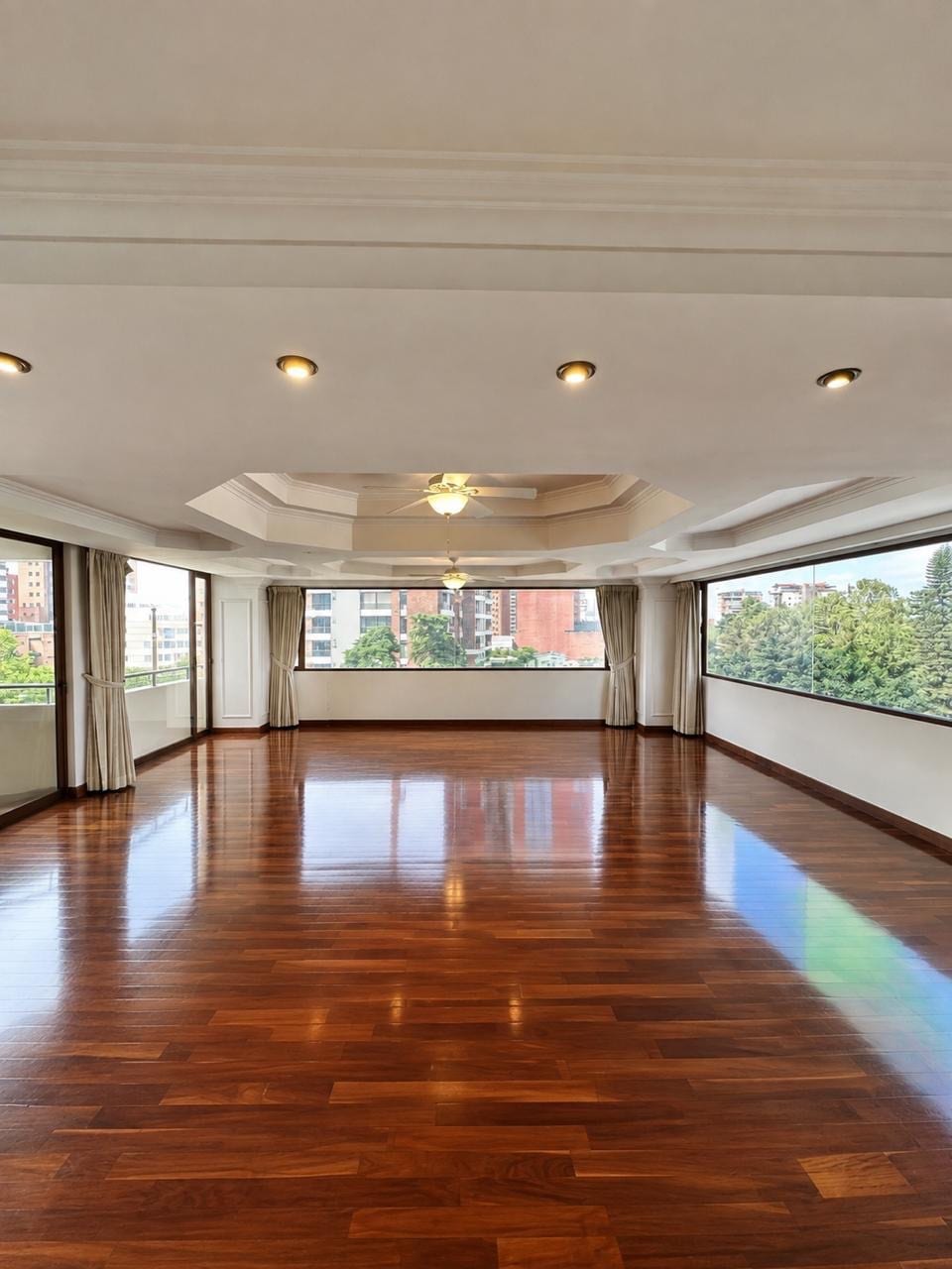 Apartamento en venta | 6 habitaciones | 6 parqueos | balcones | Gaudí, zona 14 — Apartamento en Venta en Zona 14, Guatemala, Ciudad — foto 1 de 10