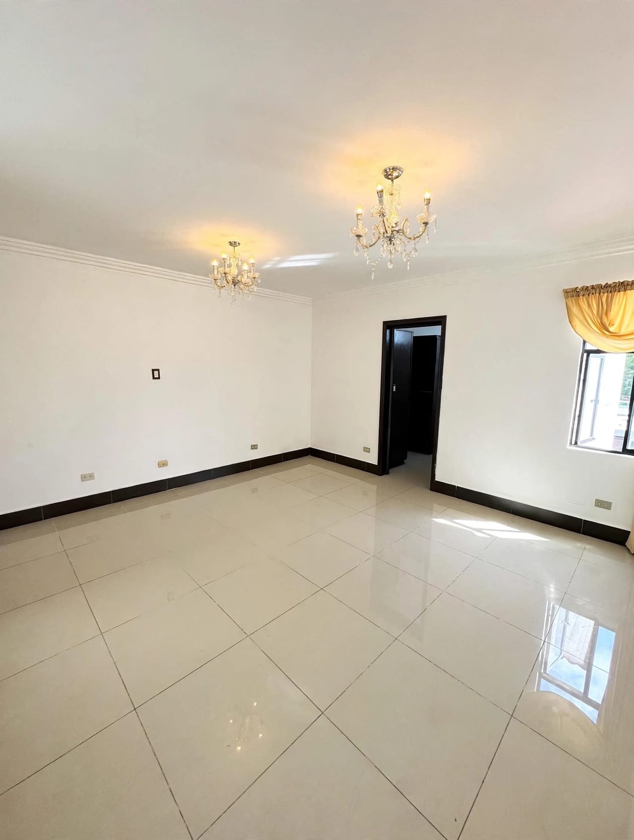 Casa en venta | 4 habitaciones | 4 parqueos | Montesolar, zona 16 — Casa en Venta en MonteSolar, Zona 16, Guatemala, Ciudad — foto 6 de 9