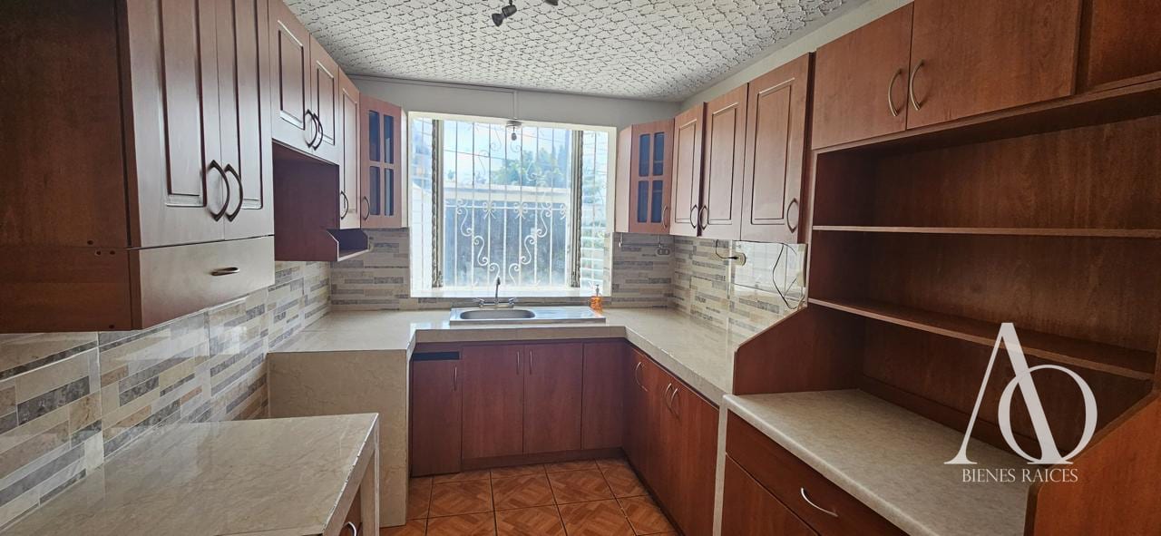 Casa en Venta en Balcones de San Cristóbal, zona 8 de Mixco / EN DIRECTO — Casa en Venta en Zona 8 Mixco, Guatemala, Ciudad — foto 9 de 17